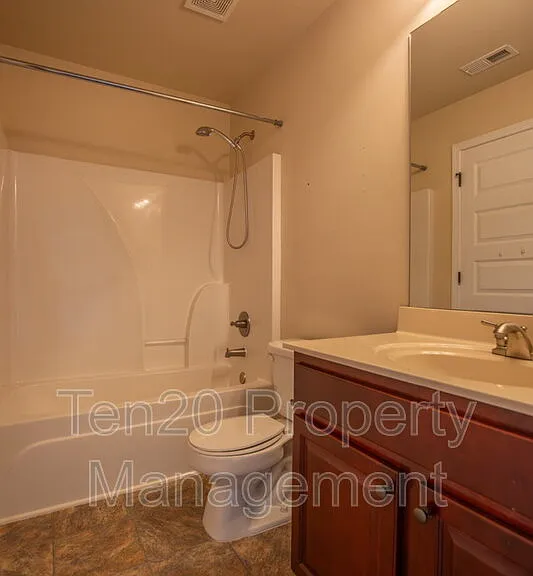 24 Sword St — Photo 11
