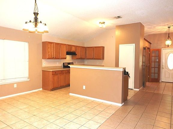 2nd image of 921 Gillon Dr