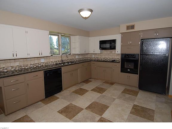 3rd image of 345 Walker Dr