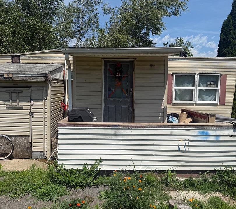 1st image of 121 Red Maple Ln