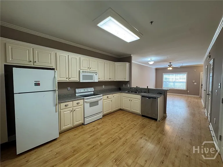 460 Barnett Shoals Rd #F6 — Photo 6