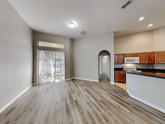 2nd image of 2900 Bonita Cir