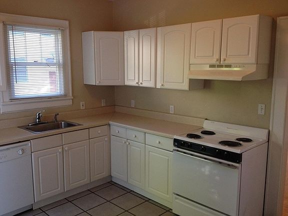 3rd image of 912 Acosta St