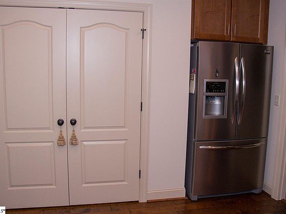 5th image of 322 Brownstone Cir