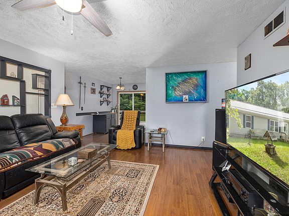 5th image of 9660 Thornapple Ave