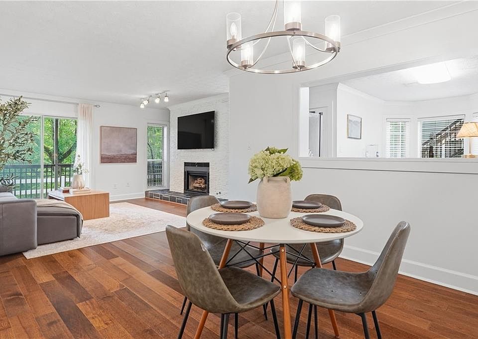 1st image of 2901 Lenox Rd NE #610