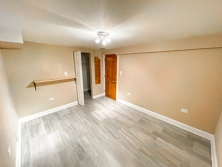 1435 W. Grand Ave. — Photo 12