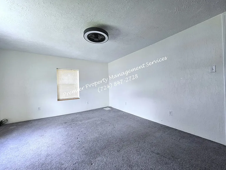 455 E Jefferson St — Photo 12