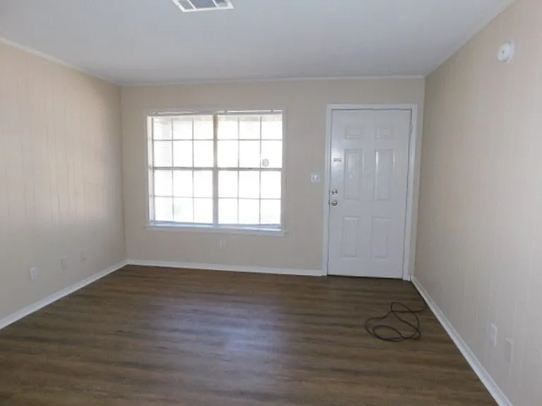 5820 Sanders Ave #E — Photo 3