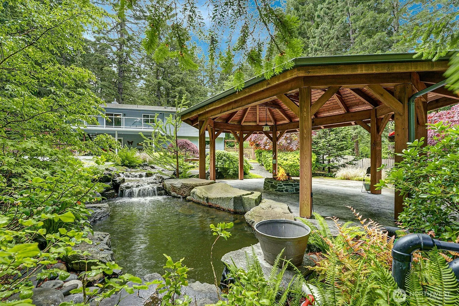 8105 Van Decar Road SE photo 1