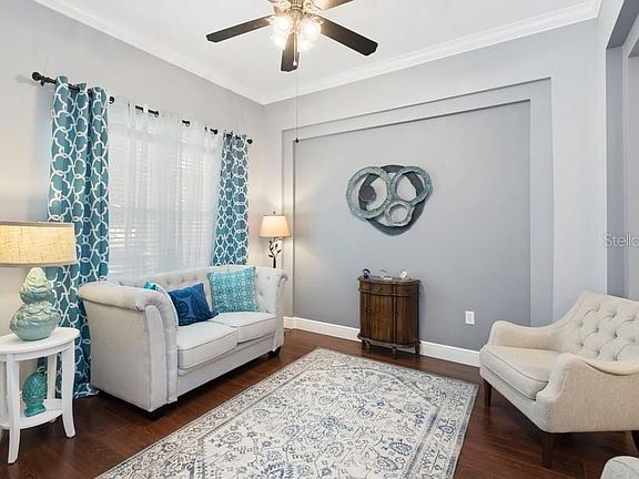 3rd image of 433 Woodford Dr