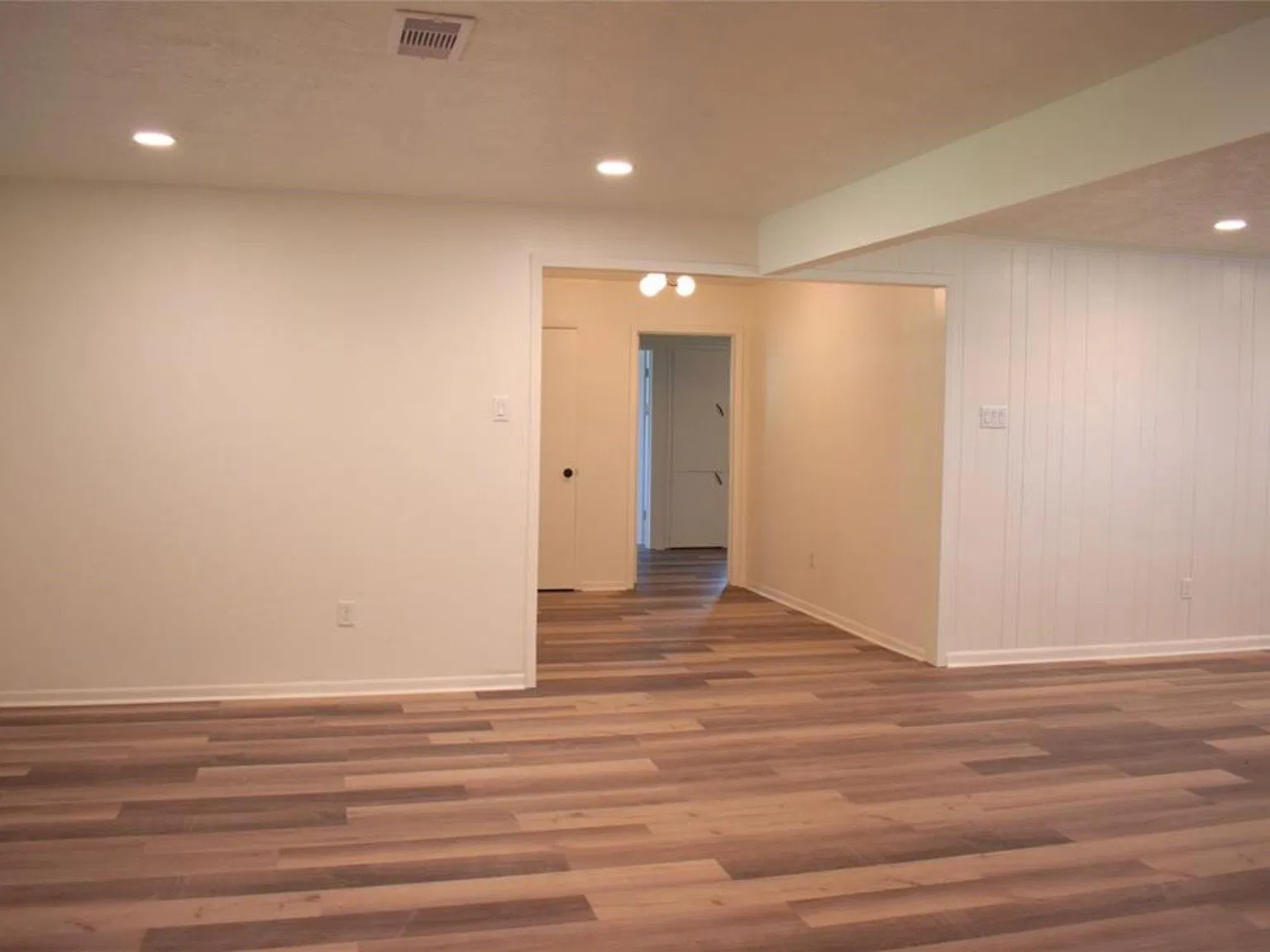 3 bed, 2.0 bath, 2752 sqft, $2,100 — Photo 4