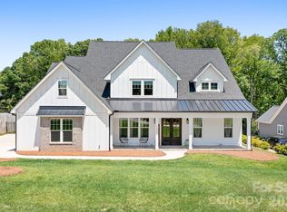 137 Streamside Estates Dr, Mooresville, NC 28117