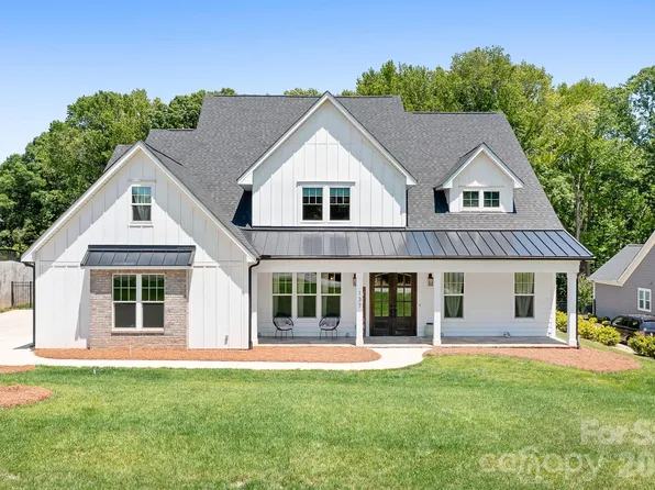 137 Streamside Estates Dr, Mooresville, NC 28117