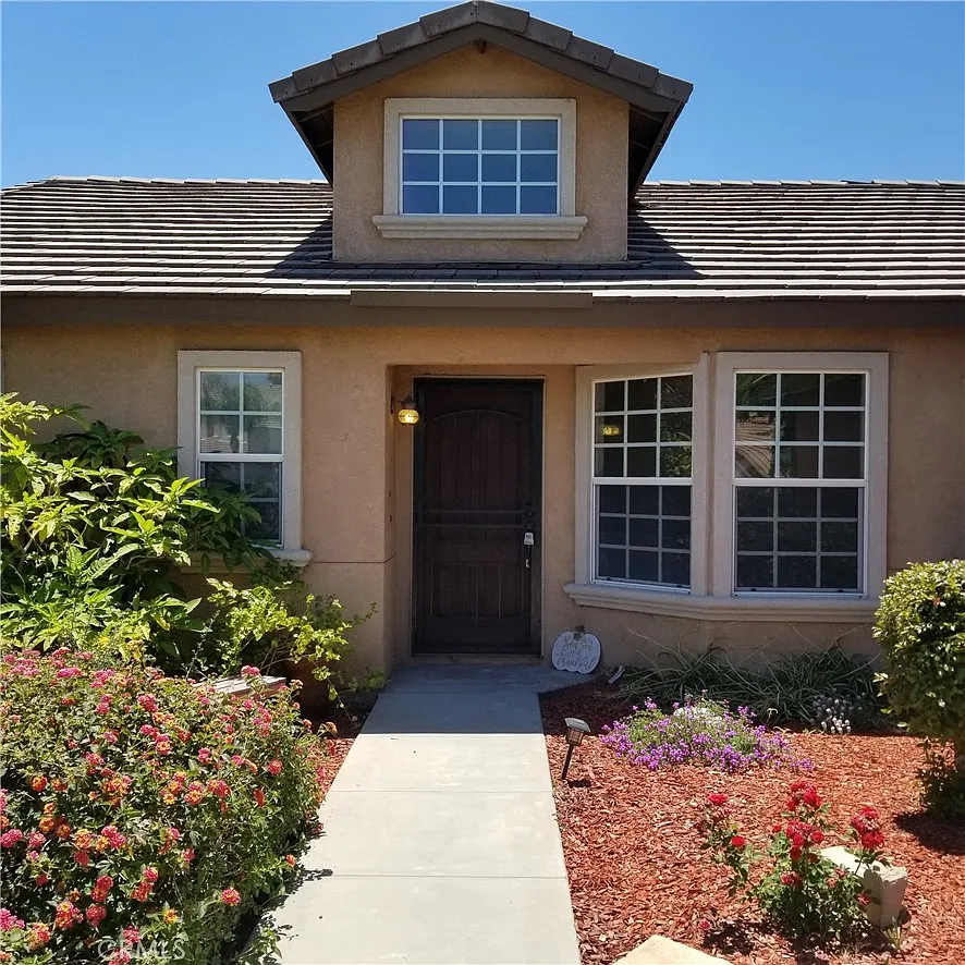 4 bed, 1696 sqft, $3,000 — Photo 2