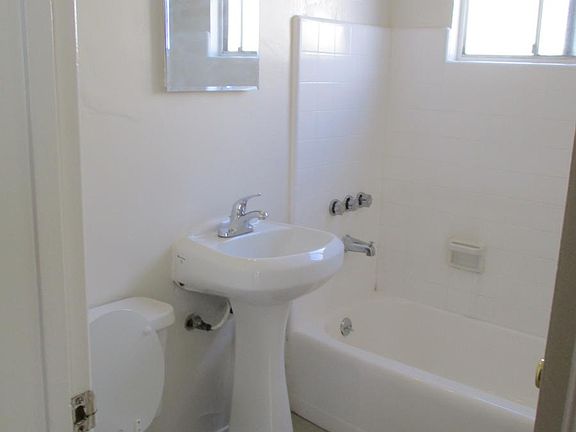 5th image of 2964 Fir St