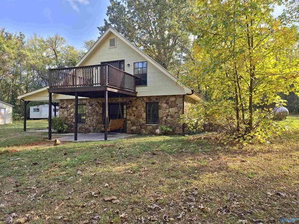 680 River Ln, Tuscumbia, AL 35674