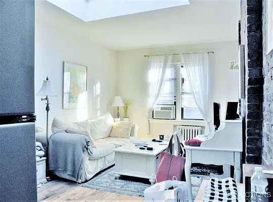 Rented by City Connections Realty | media 10