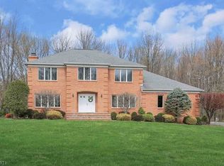 1 Lenape Trl, Warren, NJ 07059