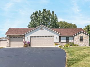 206 Donovan Cir, Rosendale, WI 54974