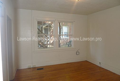 5th image of 821 Ferdinand Ave SW APT 1