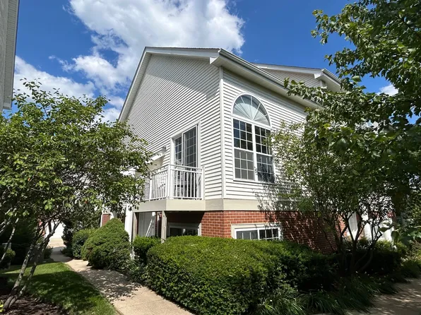 709 Pheasant Trl, Saint Charles, IL 60174