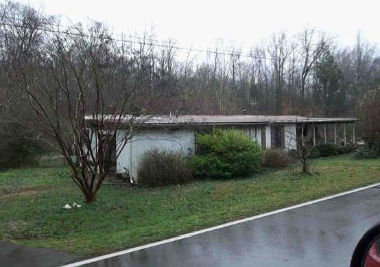2nd image of 3271 Eva Rd