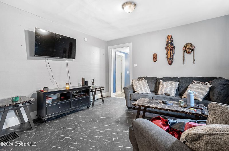 4th image of 4 Myrtle Avenue