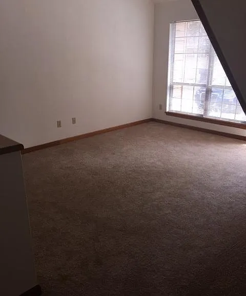 1318 Castelnau Ct — Photo 11