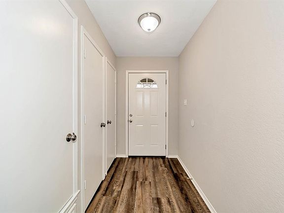 3rd image of 836 Mustang Dr