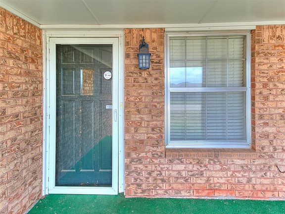 2nd image of 1105 E Hills Dr