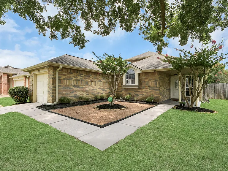 17011 Dusty Mill Dr W — Photo 2