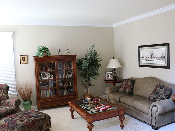 5th image of 1073 Potomac Ct