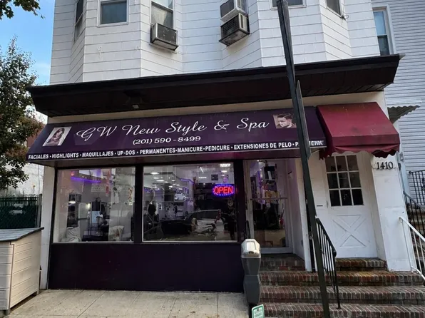 1410 Summit Avenue image 1 of 1