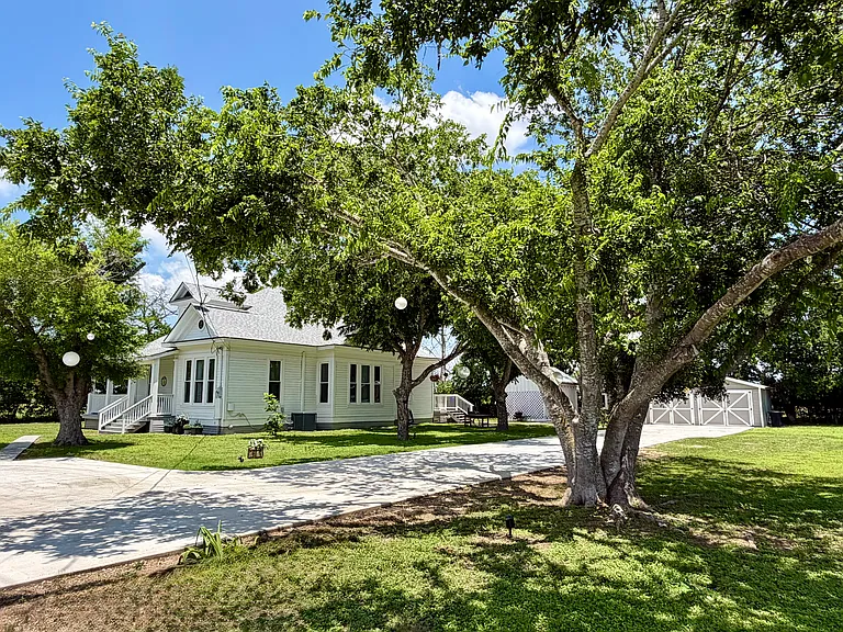 1500 Fleming Dr — Photo 38