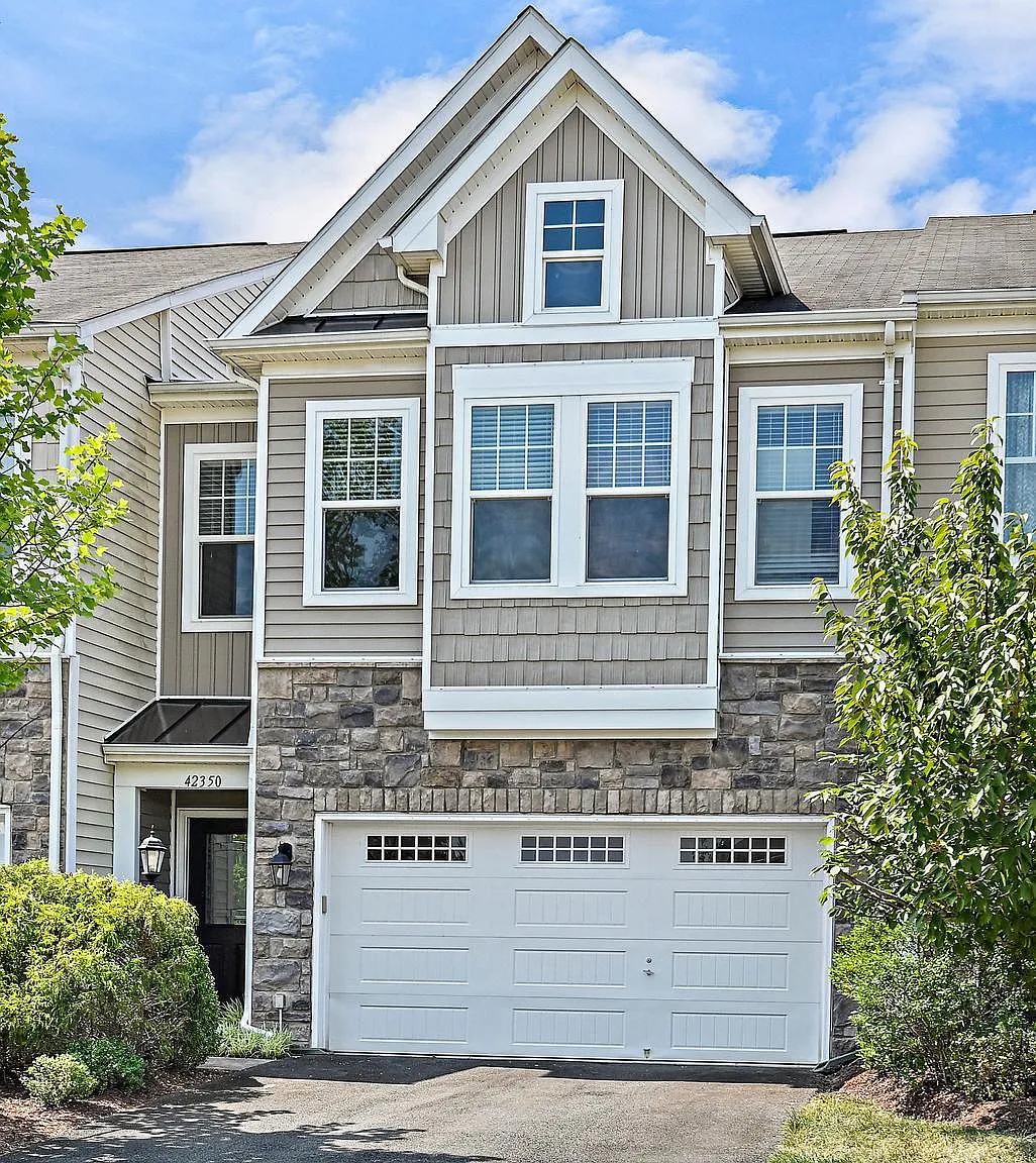 3 bed, 2.5 bath, 2191 sqft, $3,650 — Photo 1