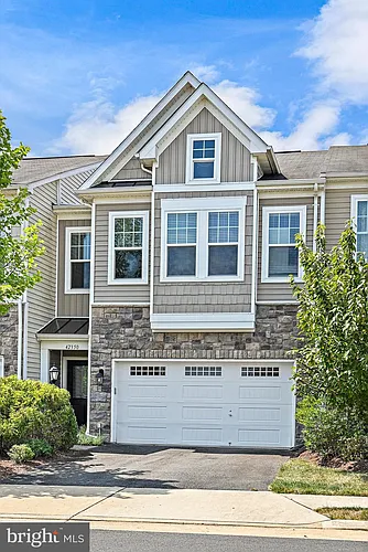 42350 Benfold Sq Photo 1