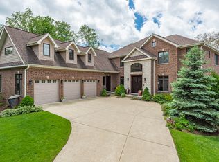 1441 Parrish Ct, Downers Grove, IL 60515