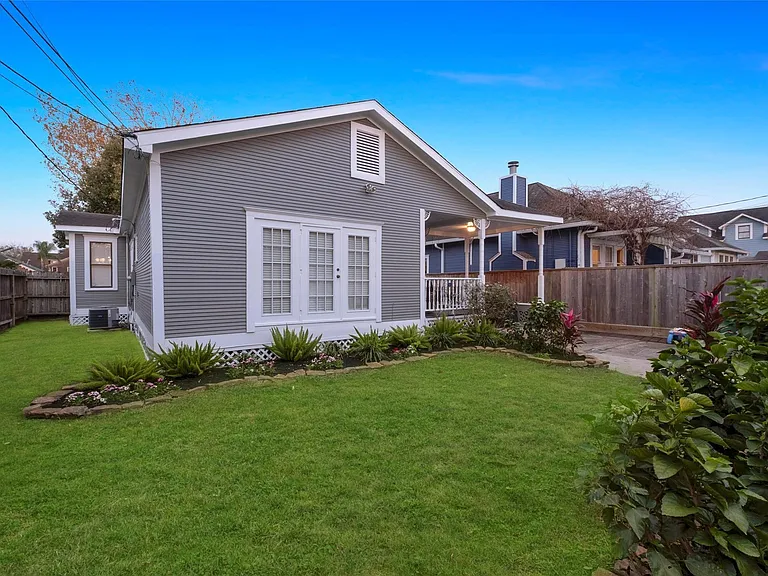 1321 Harvard St — Photo 5