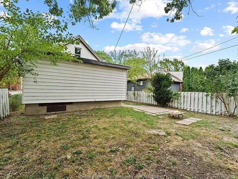 1533 Alexis Rd — Photo 33