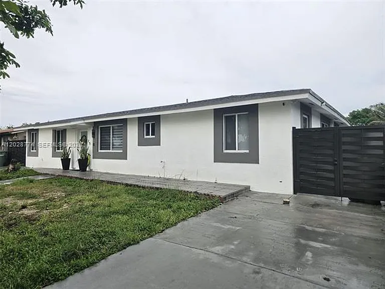 75 SW 18th Ave — Photo 4