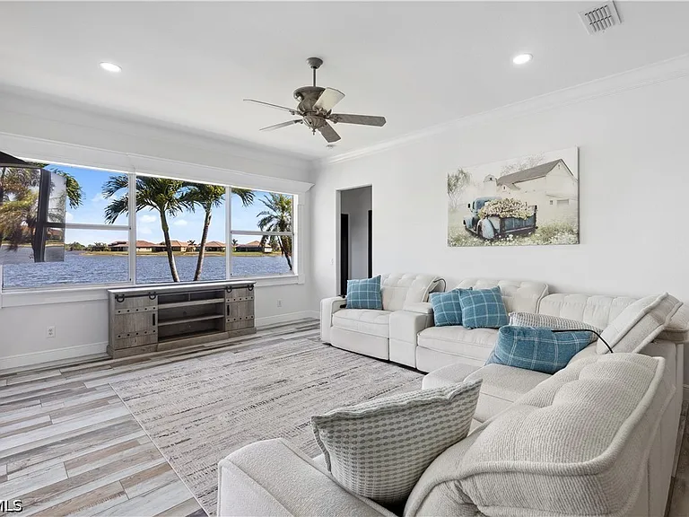 2202 Grove Dr — Photo 17