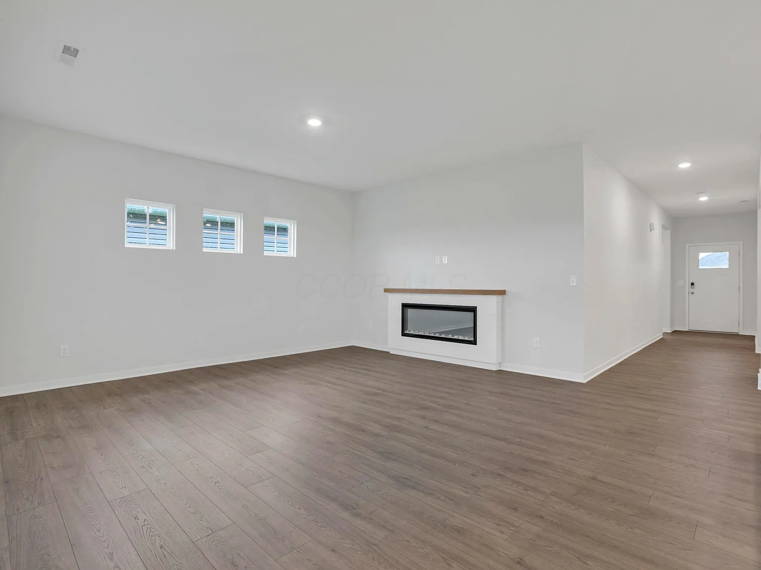 3 bed, 2.0 bath, 1748 sqft, $2,700 — Photo 4