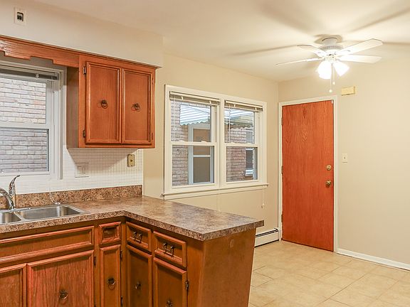 4th image of 8614 W Berwyn Ave #1N