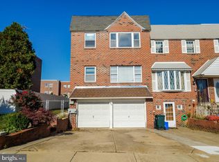 9860 Garvey Dr, Philadelphia, PA 19114