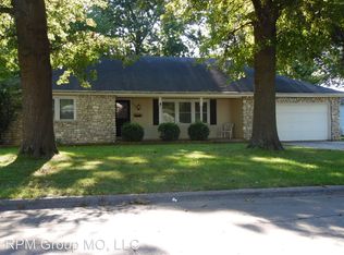 2512 S McCann Ave, Springfield, MO 65804