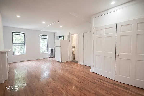 Rented by MNS | media 10