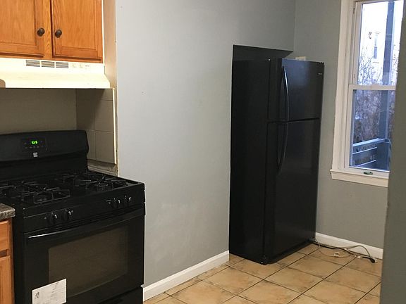 3rd image of 290 Ege Ave