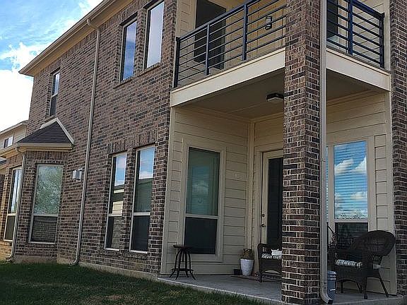 4th image of 5216 Valentino Way