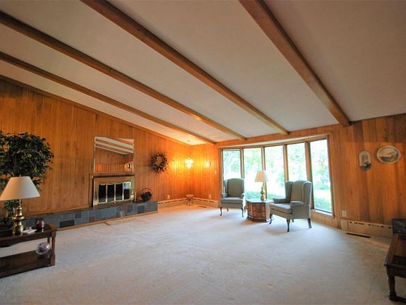 3rd image of 2602 Greenleaf Blvd